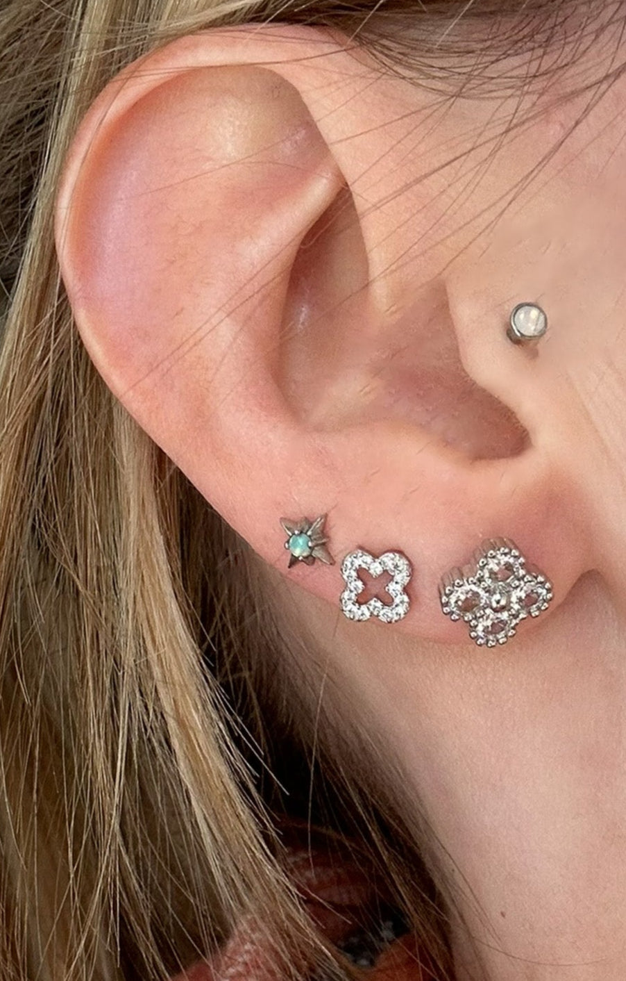ピアス SSIL Flat Clover Studs SSIL | Clover Stone Studs Rhodium Plated Brass Earrings