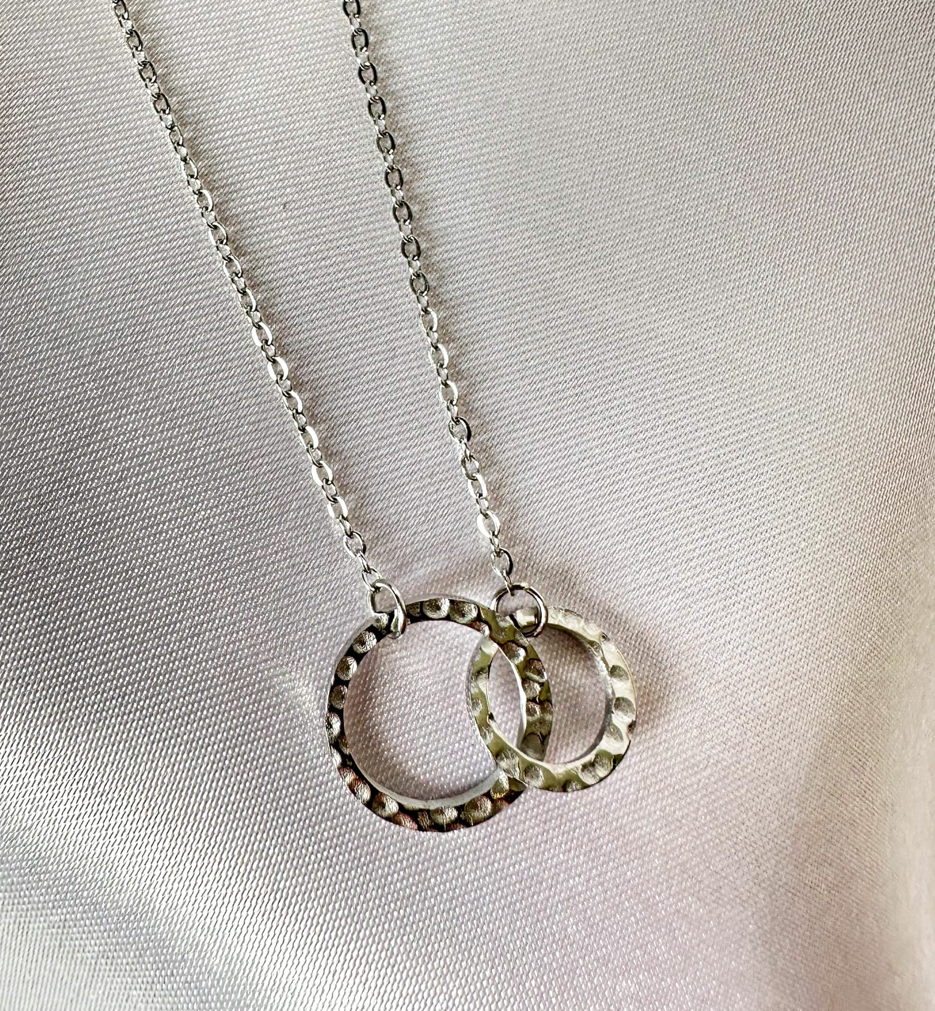 Silver Interlink Disc Necklace – The Libra Edit